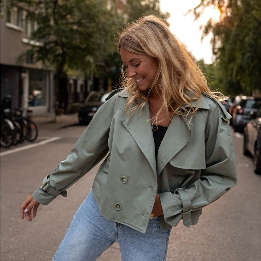 Cropped trench jacket